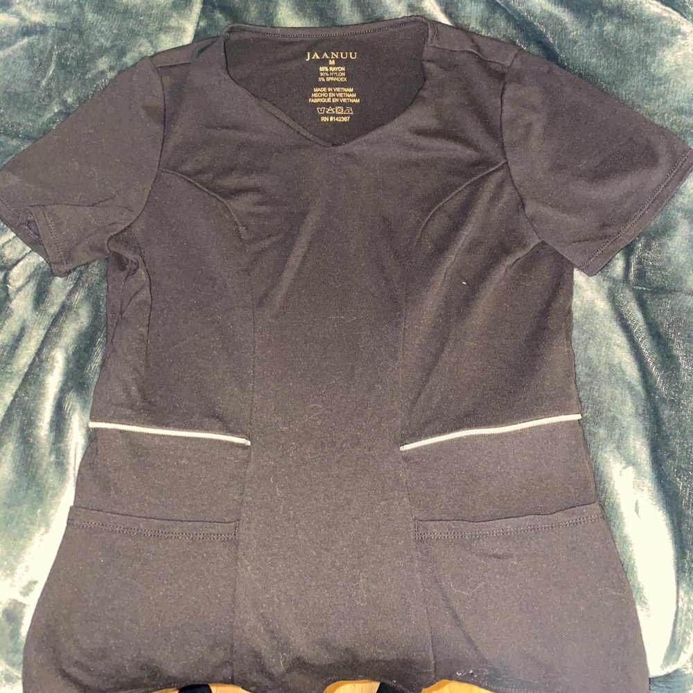 Jaanuu scrub top
